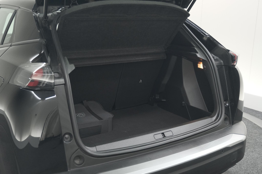 Peugeot E-2008