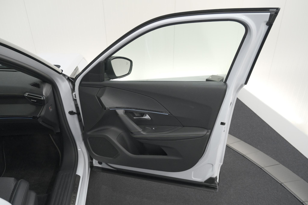 Peugeot E-2008
