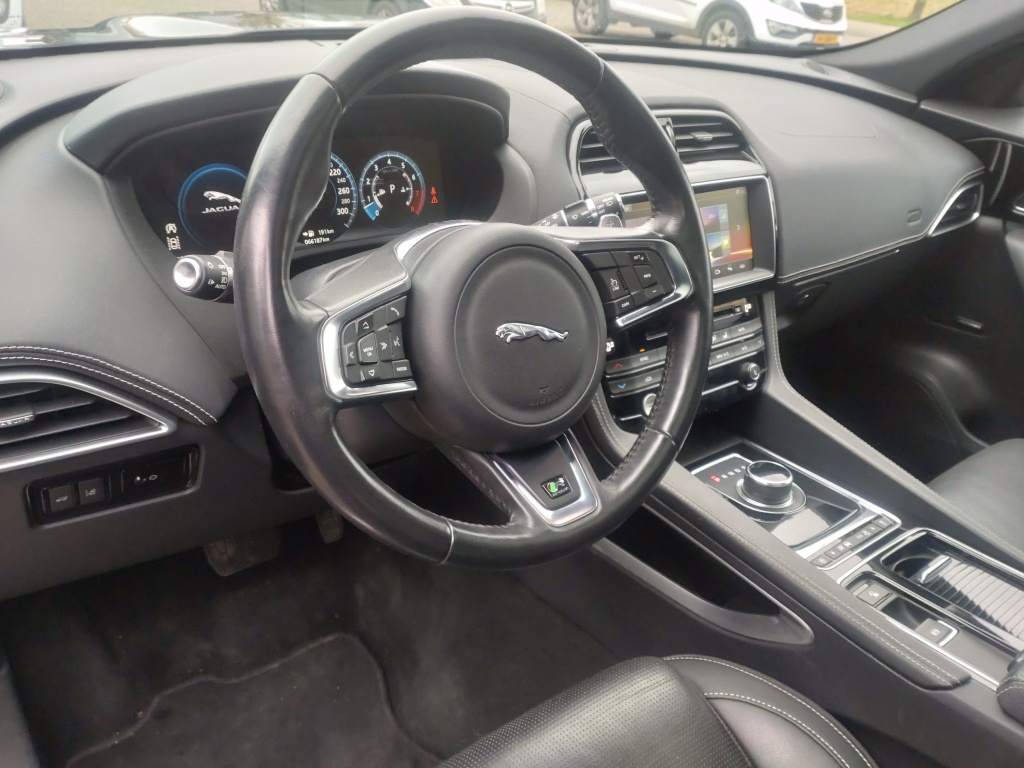 Jaguar F-pace