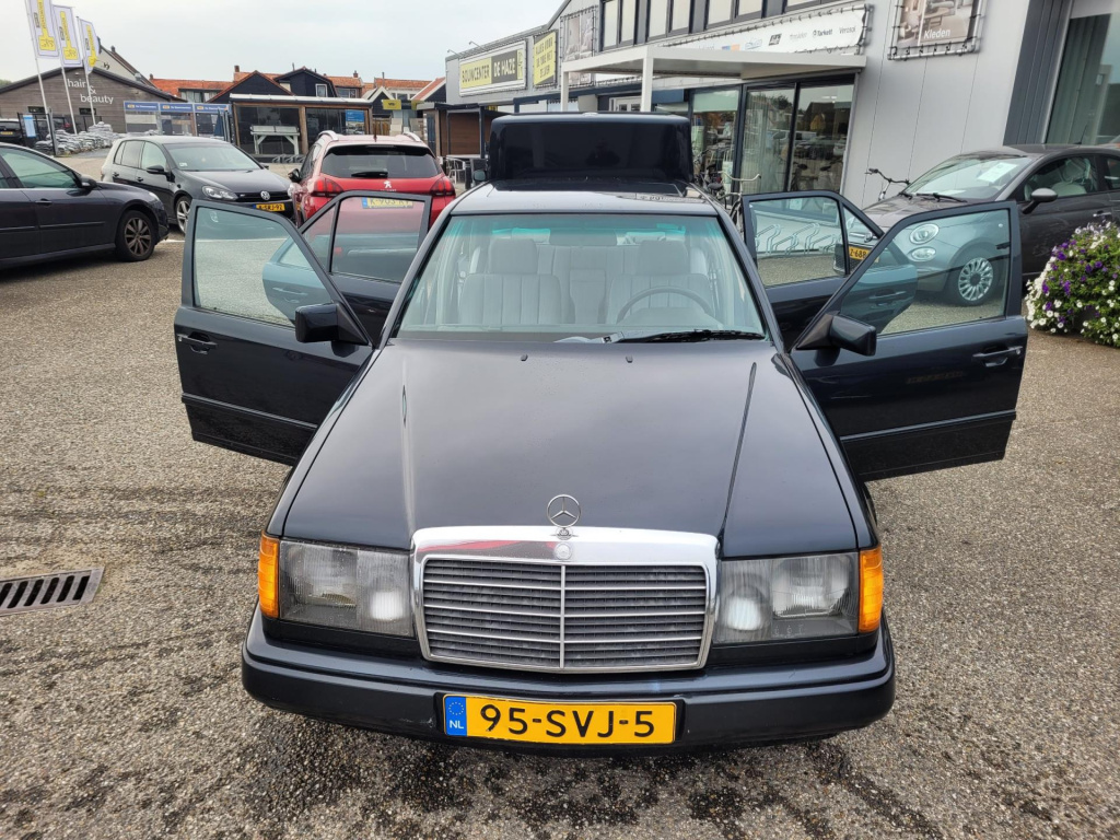 Mercedes-Benz 200