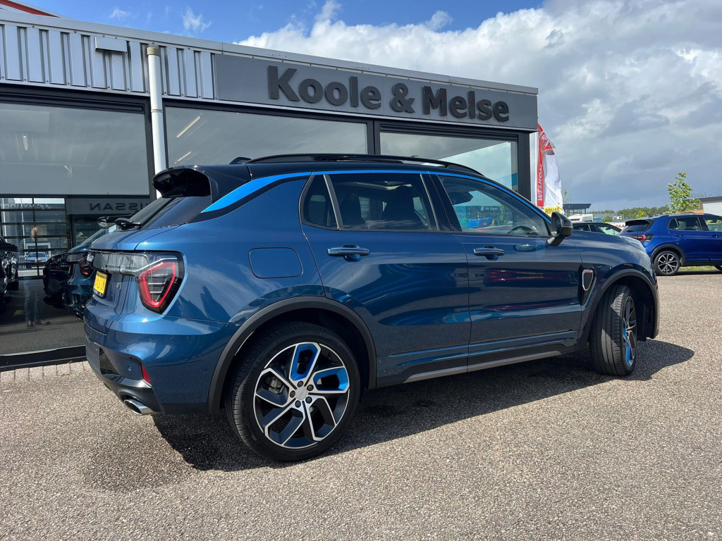 Lynk & Co 01