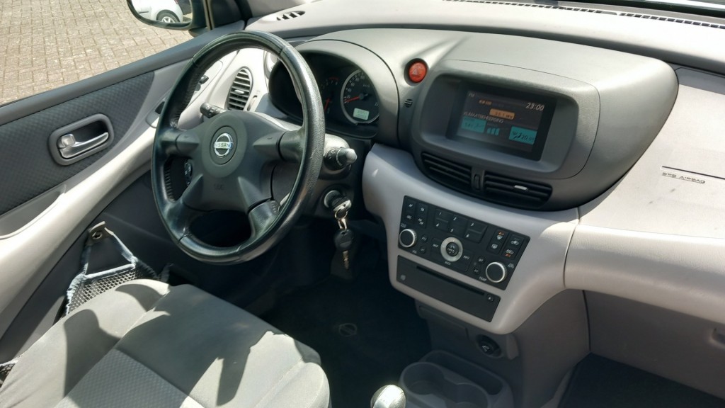 Nissan Almera Tino