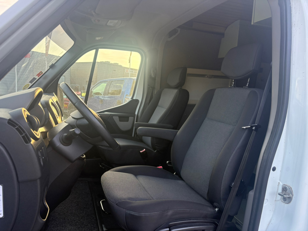 Nissan Nv400