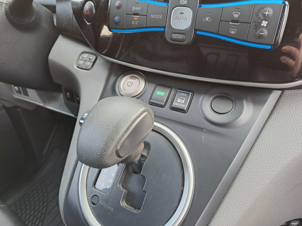 Nissan E-nv200