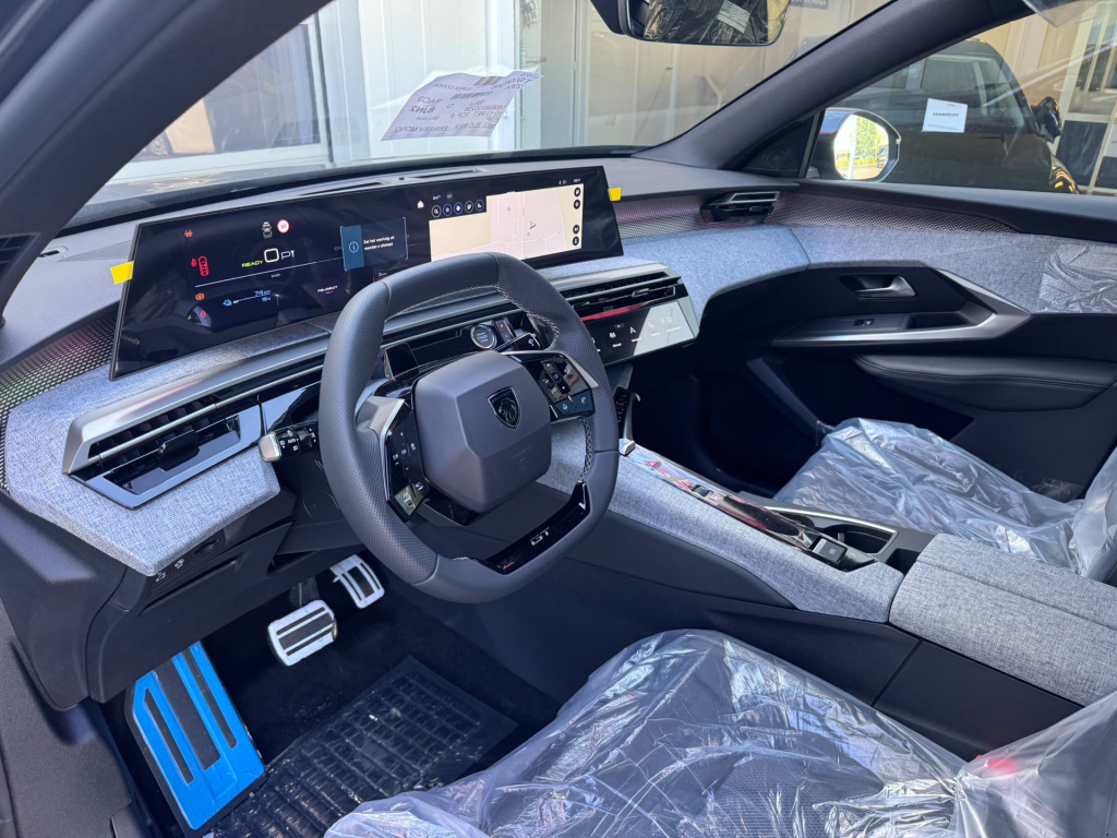 Peugeot E-3008