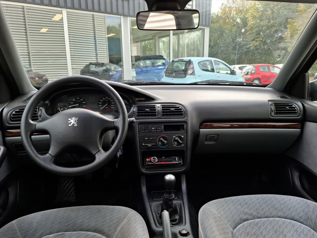 Peugeot 406