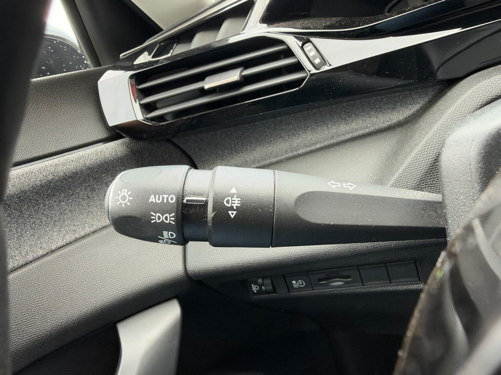 Peugeot E-308