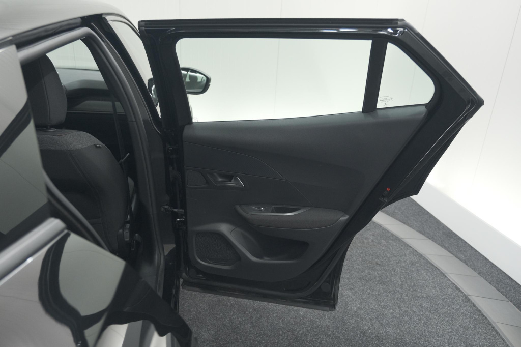 Peugeot E-2008