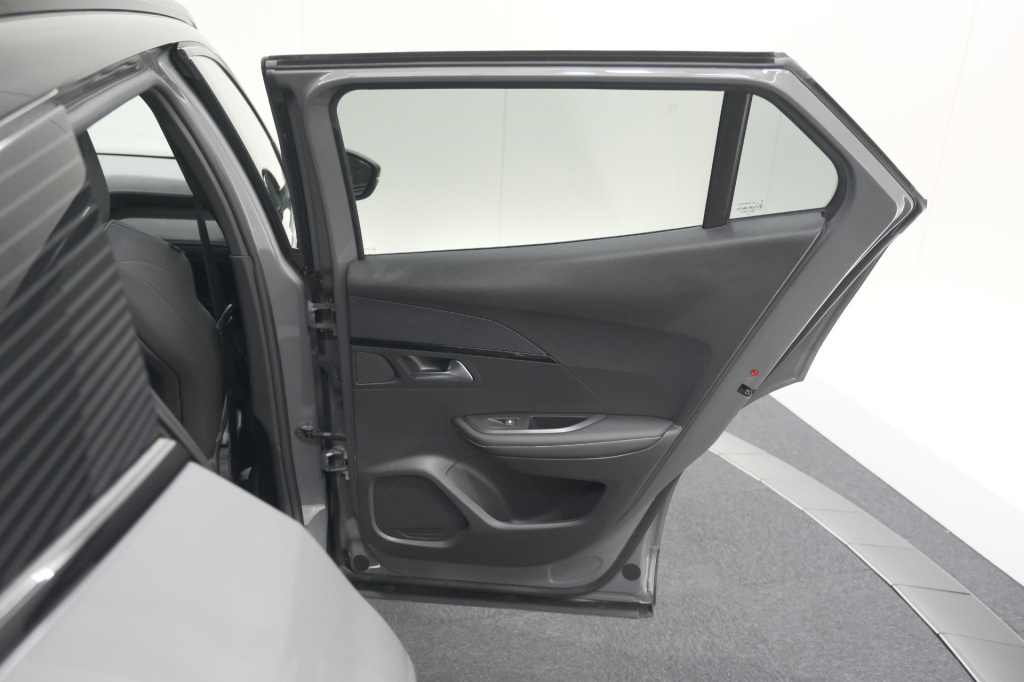 Peugeot E-2008