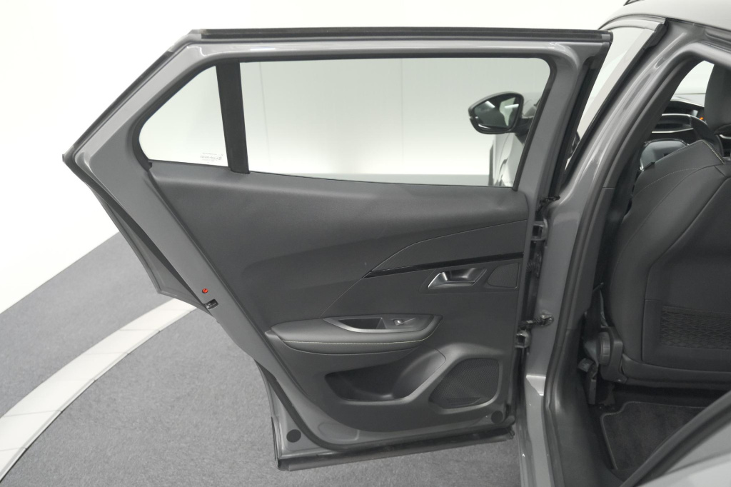 Peugeot E-2008