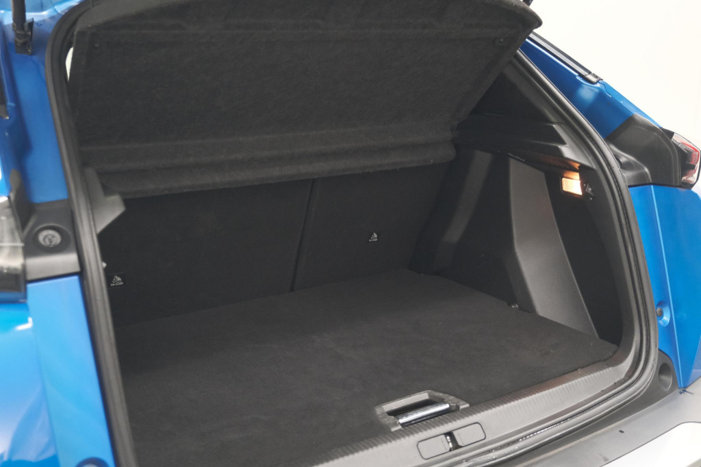 Peugeot E-2008