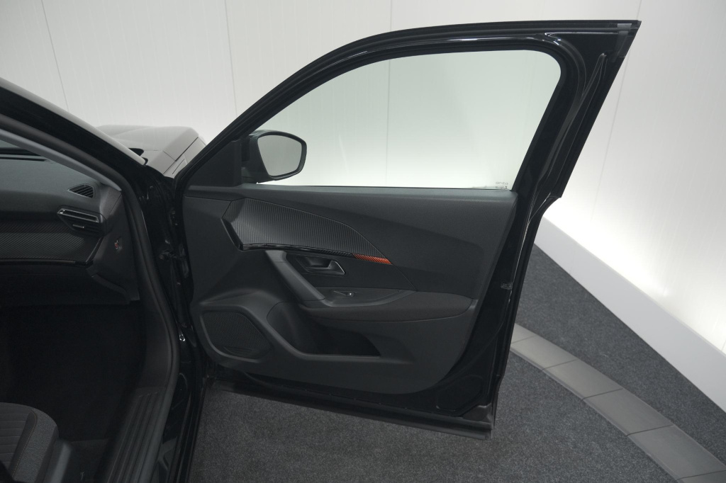 Peugeot E-2008