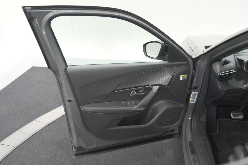 Peugeot E-2008