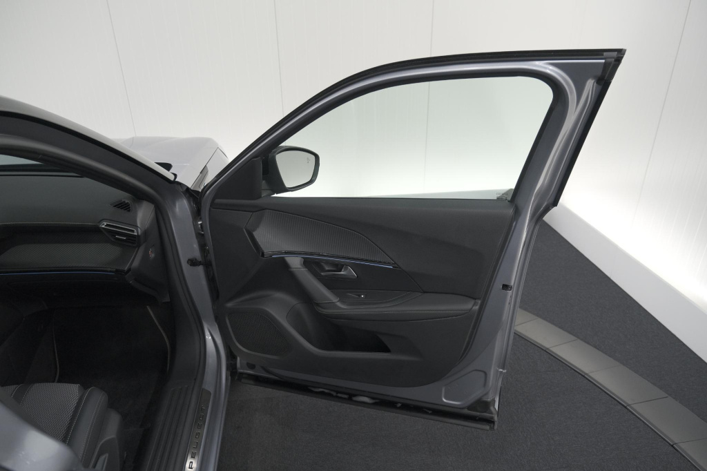 Peugeot E-2008