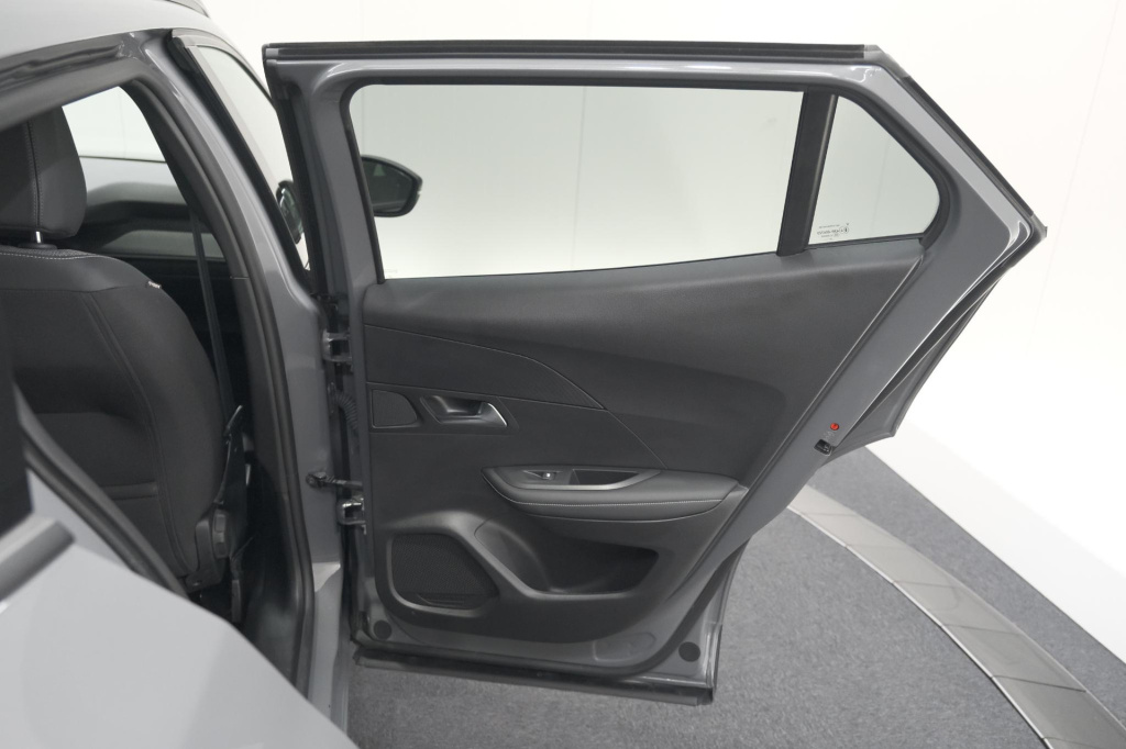 Peugeot E-2008
