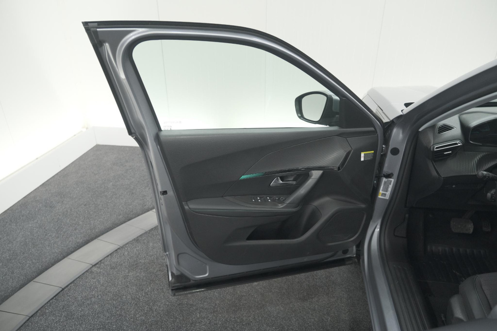 Peugeot E-2008