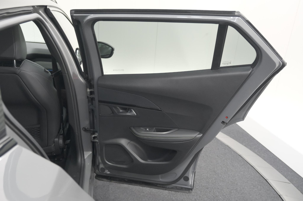 Peugeot E-2008