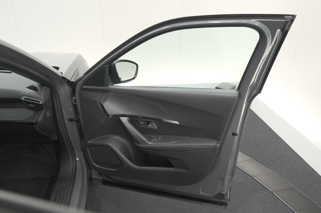 Peugeot E-2008