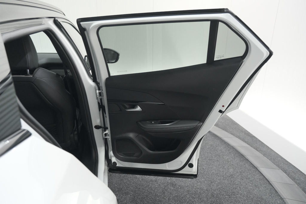Peugeot E-2008