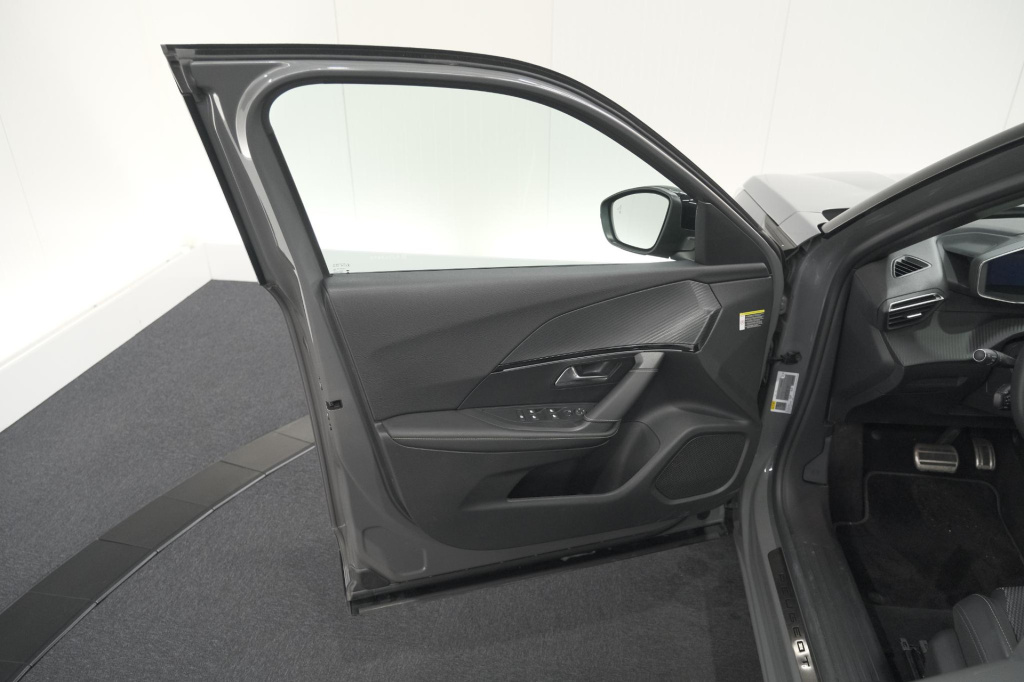 Peugeot E-2008