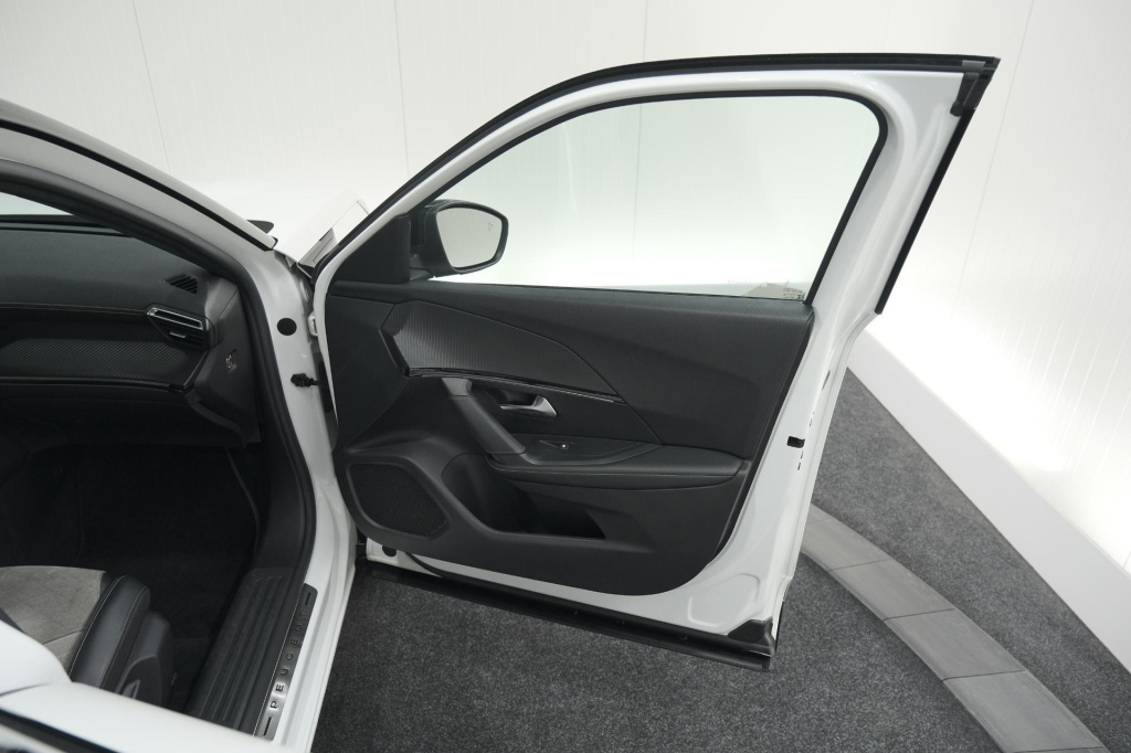 Peugeot E-2008