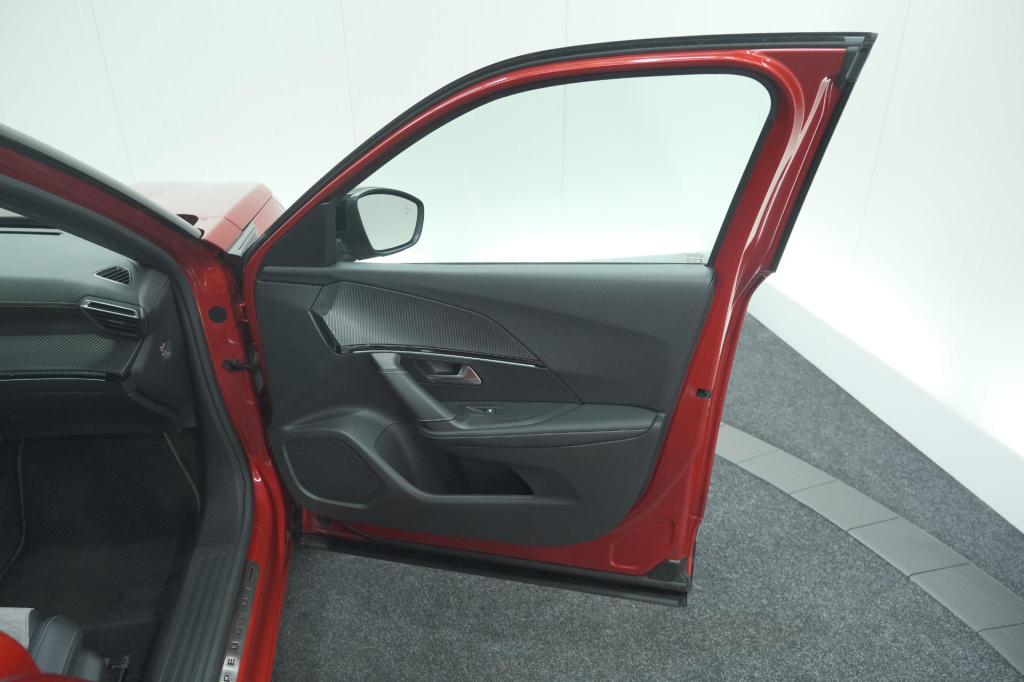 Peugeot E-2008