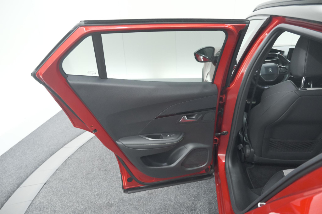 Peugeot E-2008