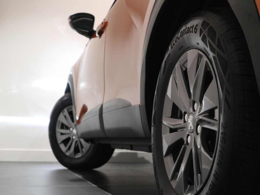 Peugeot E-2008