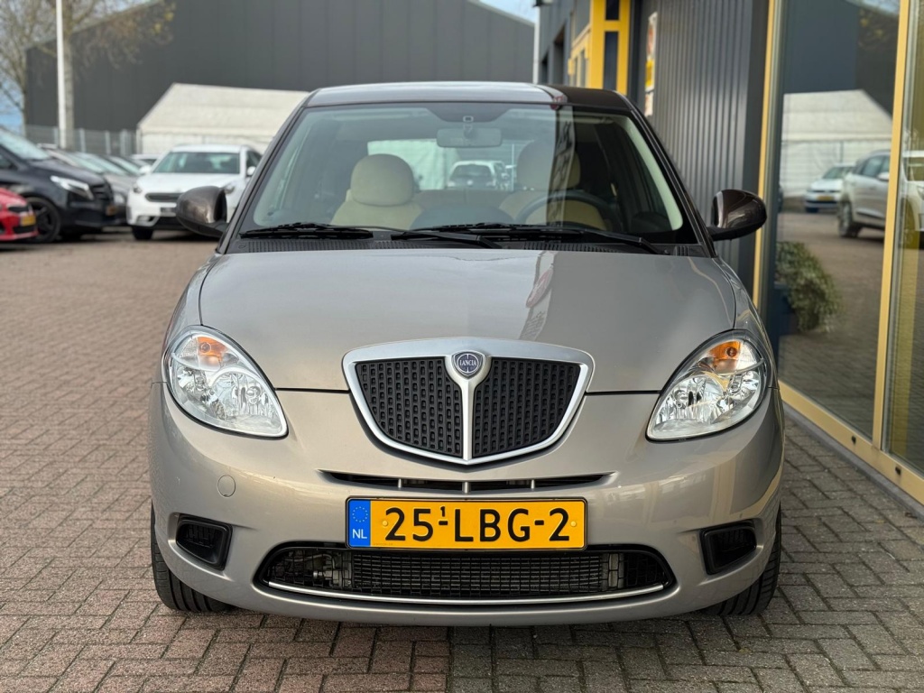 Lancia Y(psilon)