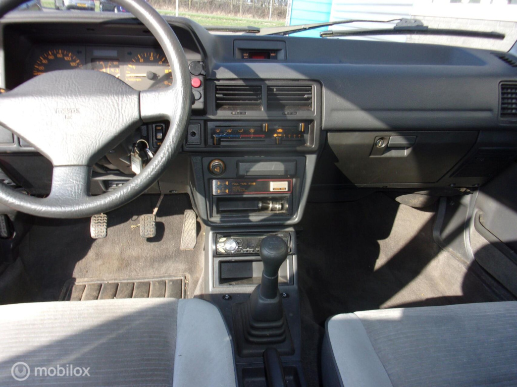 Mazda 323