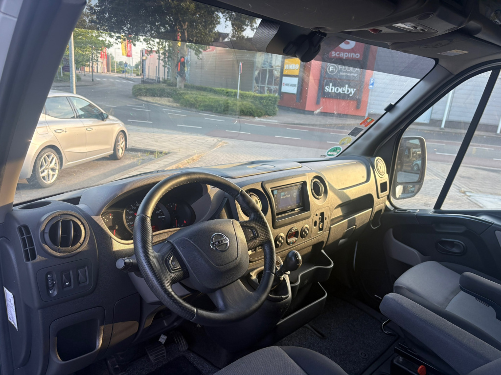 Nissan Nv400