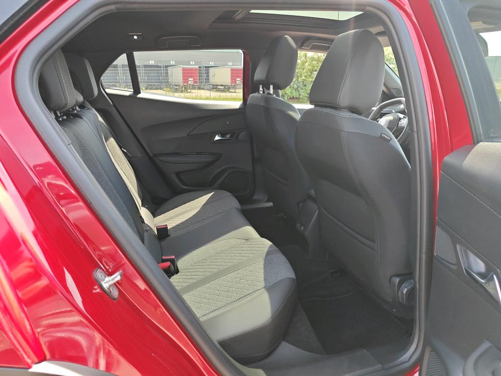 Peugeot E-2008