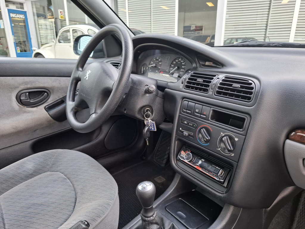 Peugeot 406