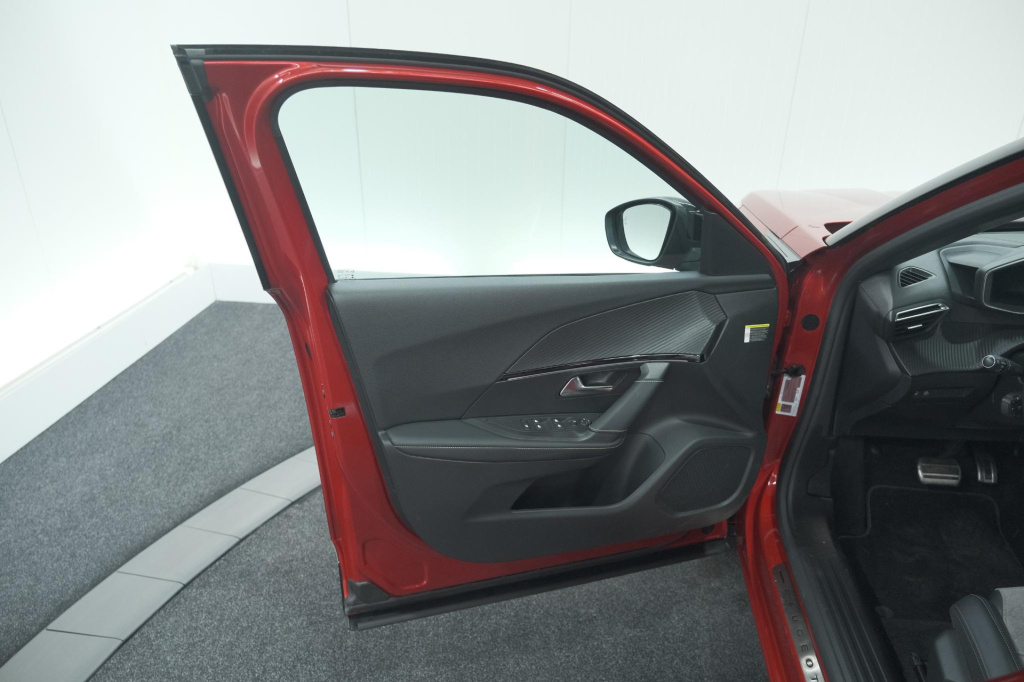 Peugeot E-2008