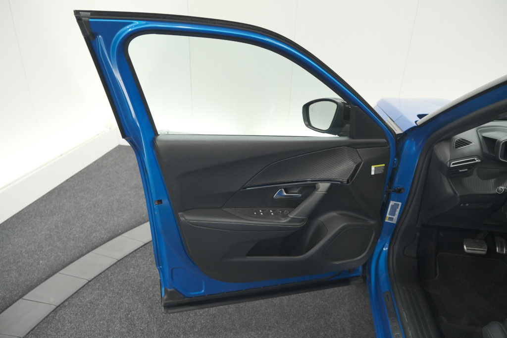Peugeot E-2008