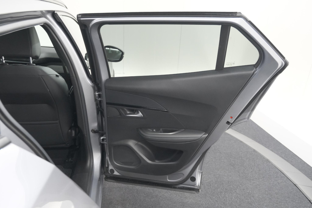 Peugeot E-2008