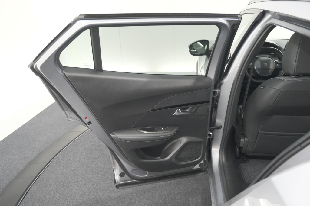 Peugeot E-2008