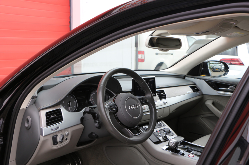 Audi S8