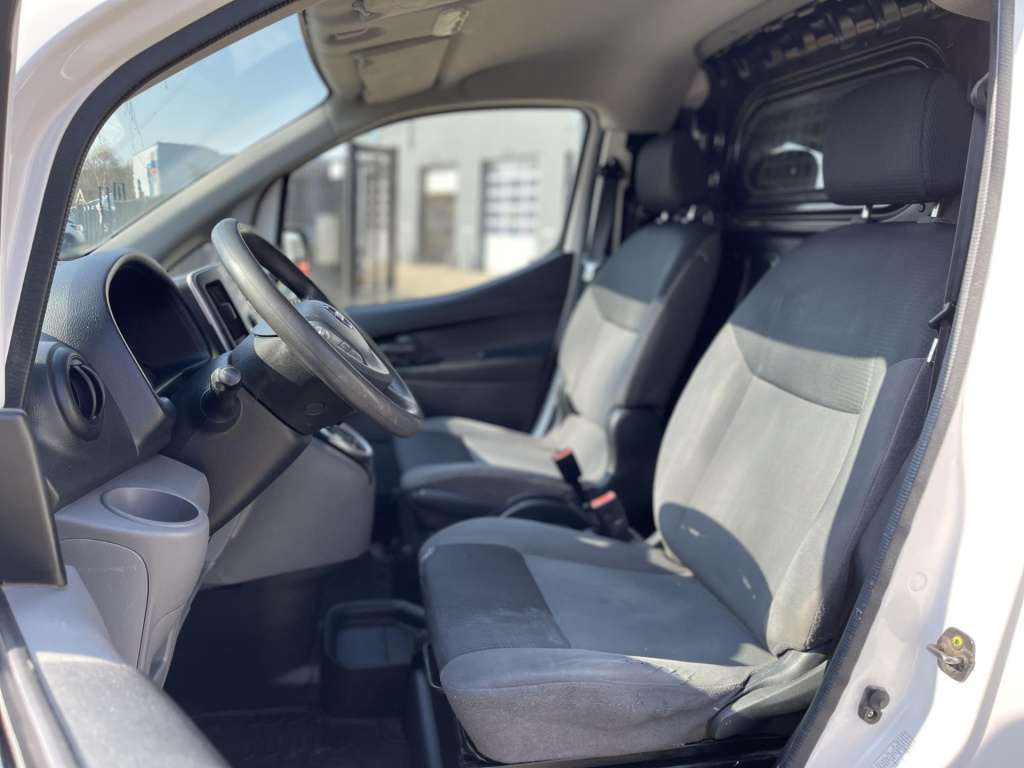 Nissan E-nv200