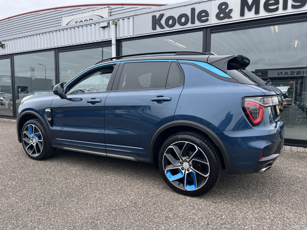 Lynk & Co 01