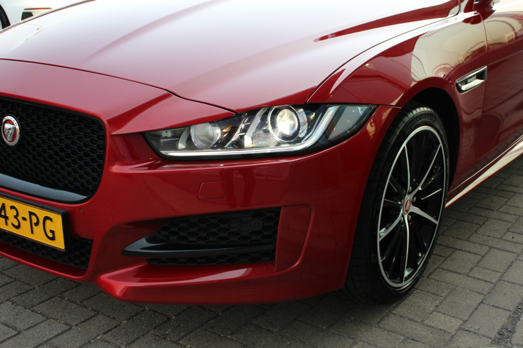Jaguar Xe