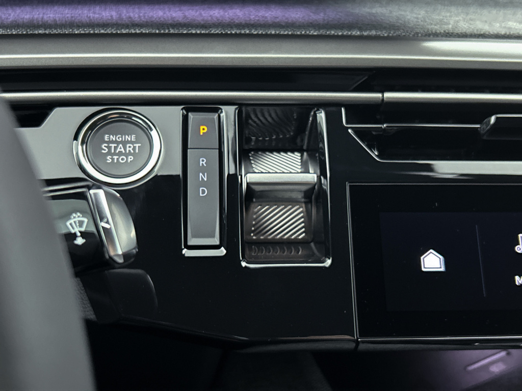 Peugeot E-3008