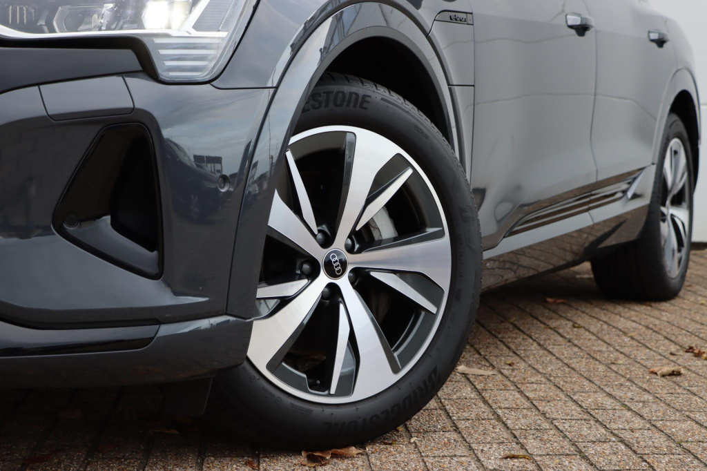 Audi Q8 E-tron