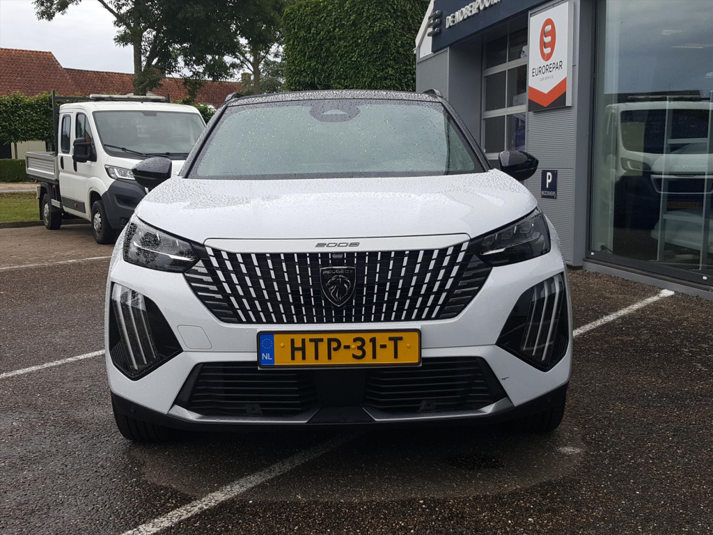 Peugeot E-2008