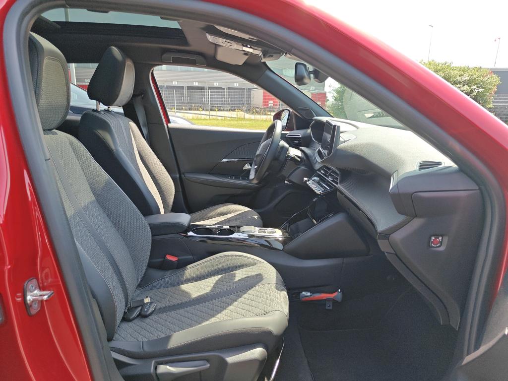 Peugeot E-2008