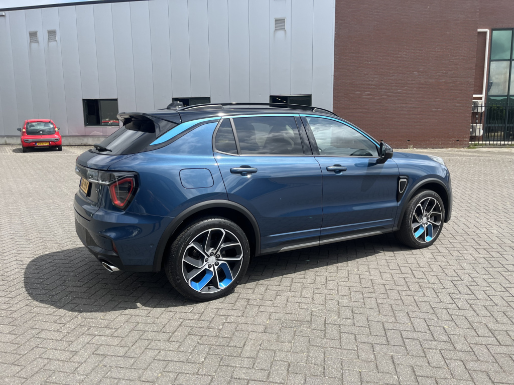 Lynk & Co 01