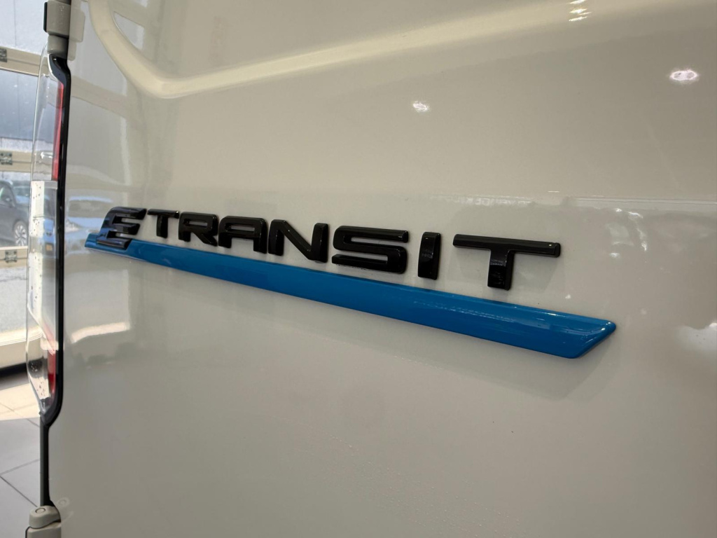 Ford E-transit Courier
