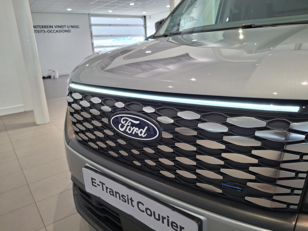 Ford E-transit Courier