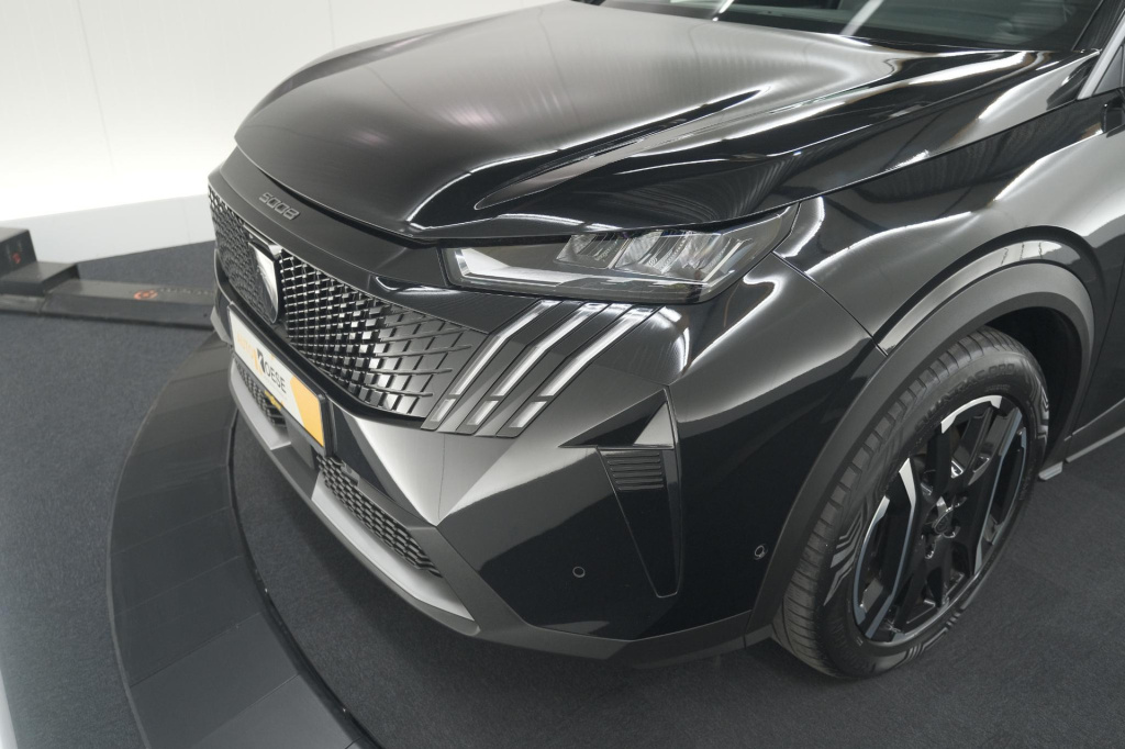 Peugeot E-5008