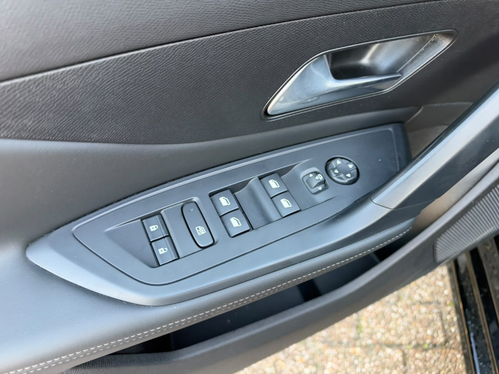 Peugeot E-308